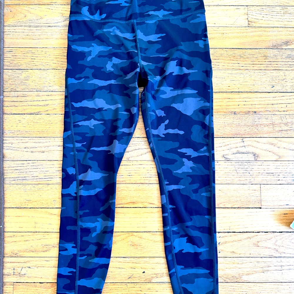 Athleta Ultimate 7/8 Tight leggings. EUC